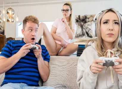 cô nương bị bạn thân cướp mất người yêu vì suốt ngày cắm mặt vào game