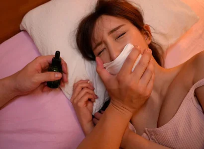 Tôi dùng thuốc mê cho cô em họ xinh đẹp rồi quan hệ